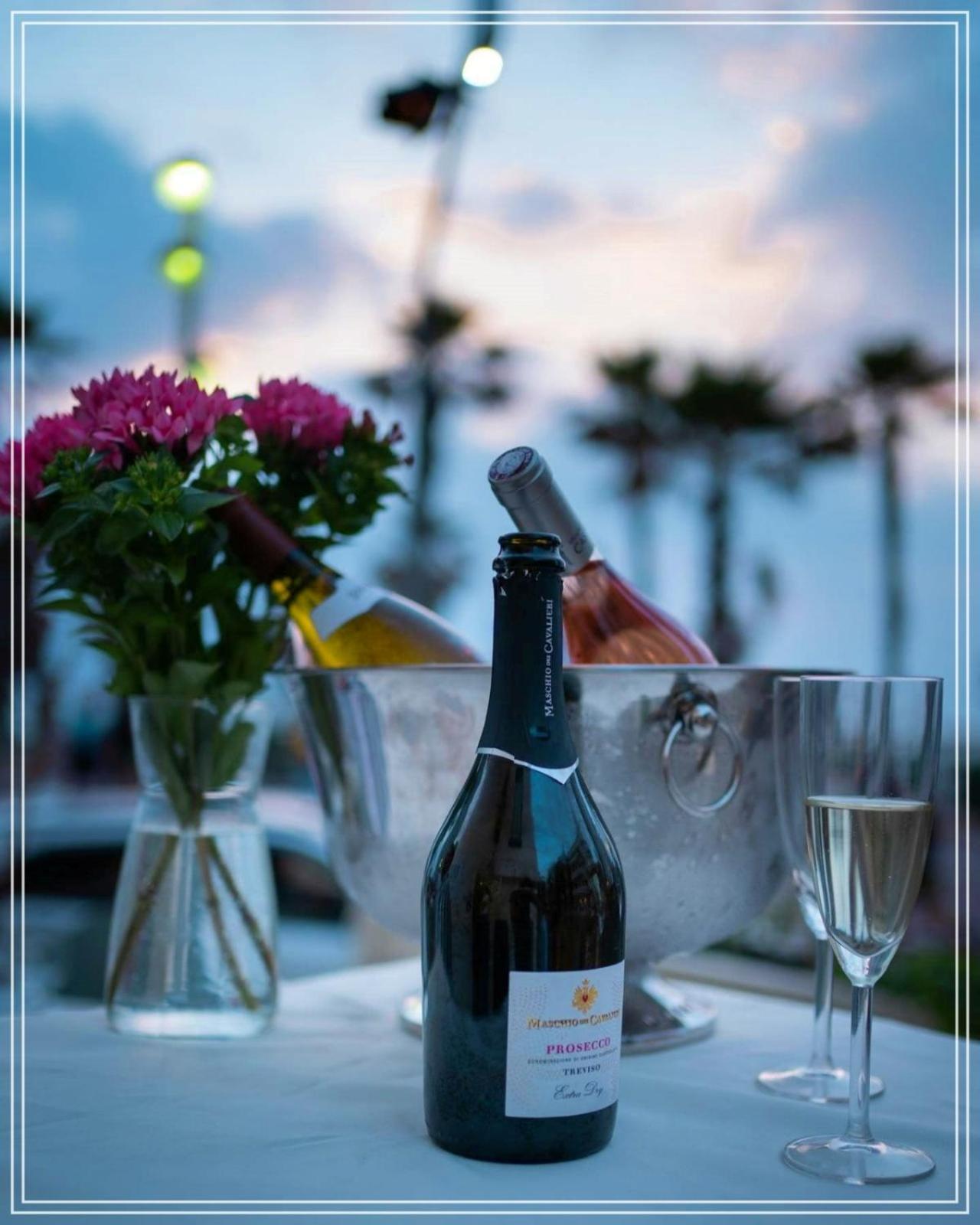 Bugrashov Beach 88 Hotel And Spa Tel-Aviv Kültér fotó